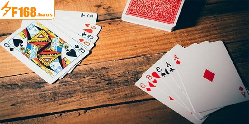 Bài Phỏm thu hút đông đảo người chơi nhờ vào tính chiến thuật cao